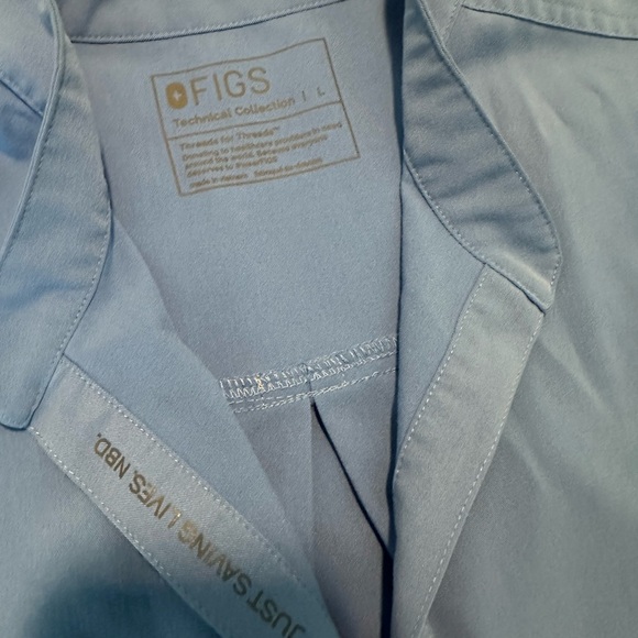 FIGS Scrub Set in Ceil Blue- Rafaela Top, High Waisted Joggers - Picture 3 of 5